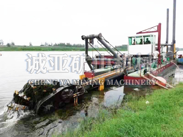 Scraper dredger